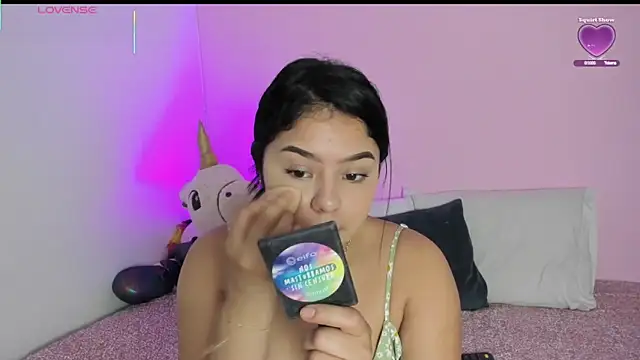 Oriana Guzman online show from October 2025 11:27:01 PM