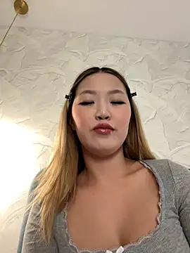 Aiko Yumi online show from November 2025 07:49:02 PM