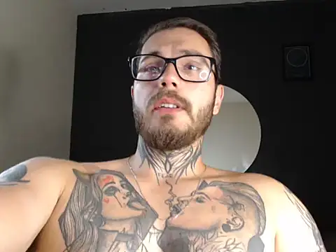 Snapshot of clark_r chatting on October 2025 12:19:02 AM clark r online show from October 2025 12:19:02 AM