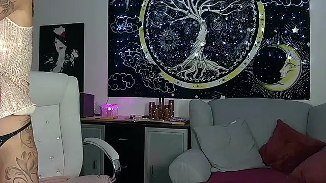 Snapshot of SexxyLiviaa chatting on December 2024 04:46:02 PM SexxyLiviaa online show from December 2024 04:46:02 PM