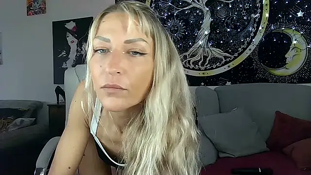 Snapshot of SexxyLiviaa chatting on January 2025 10:53:02 AM SexxyLiviaa online show from January 2025 10:53:02 AM