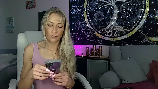 Snapshot of SexxyLiviaa chatting on January 2025 06:35:02 PM SexxyLiviaa online show from January 2025 06:35:02 PM