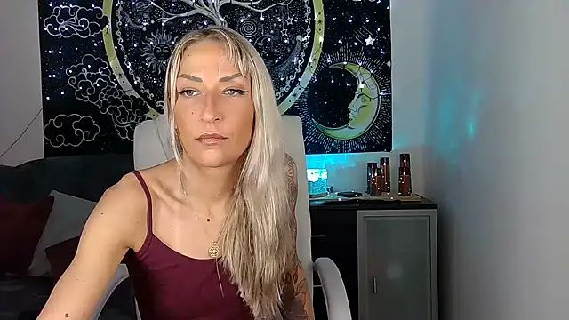 Snapshot of SexxyLiviaa chatting on February 2025 07:52:01 PM SexxyLiviaa online show from February 2025 07:52:01 PM