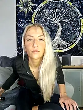 Snapshot of SexxyLiviaa chatting on March 2025 08:08:01 AM SexxyLiviaa online show from March 2025 08:08:01 AM