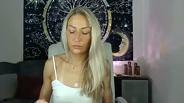 Snapshot of SexxyLiviaa chatting on March 2025 05:28:02 AM SexxyLiviaa online show from March 2025 05:28:02 AM