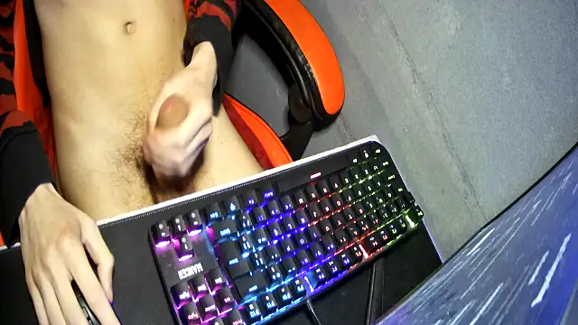 Snapshot of hotteen18cm chatting on October 2025 10:09:01 PM hotteen18cm online show from October 2025 10:09:01 PM