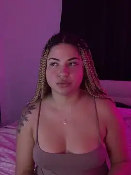 Snapshot of MelSaunders chatting on October 2025 01:06:02 AM MelSaunders online show from October 2025 01:06:02 AM