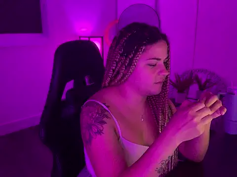 Snapshot of MelSaunders chatting on October 2025 04:07:02 AM MelSaunders online show from October 2025 04:07:02 AM