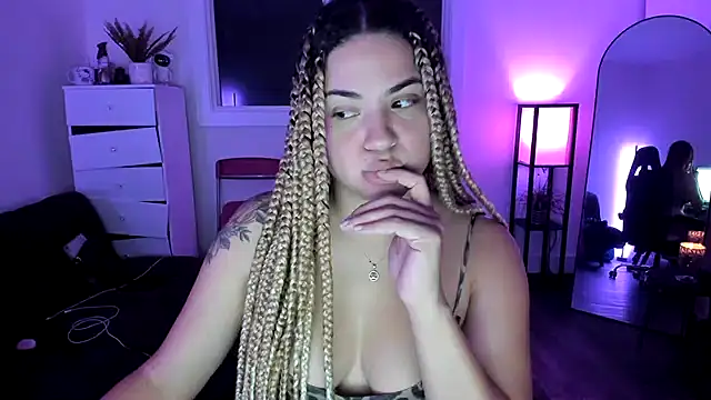 Snapshot of MelSaunders chatting on October 2025 01:28:01 AM MelSaunders online show from October 2025 01:28:01 AM