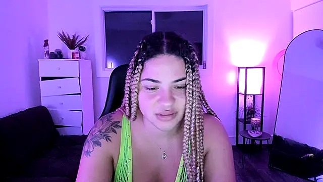 Snapshot of MelSaunders chatting on November 2025 01:08:01 AM MelSaunders online show from November 2025 01:08:01 AM