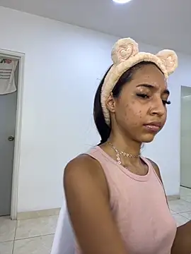 Snapshot of AbrilBrent chatting on September 2025 07:28:01 PM AbrilBrent online show from September 2025 07:28:01 PM