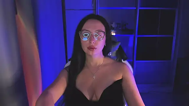 Christy Calypso online show from October 2025 03:52:01 PM