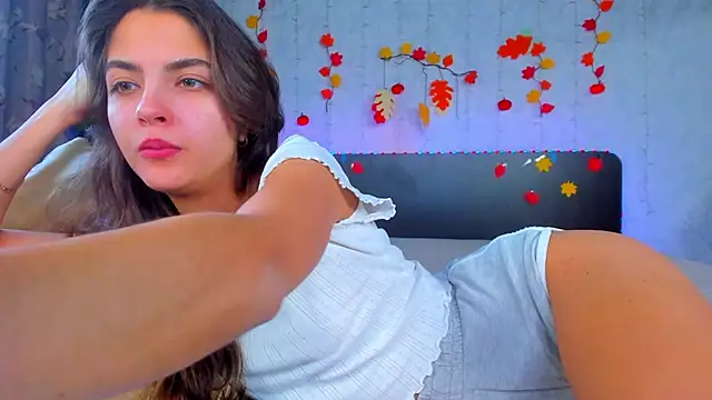 Snapshot of Milana_Crystal_ chatting on October 2025 08:07:01 AM Milana Crystal online show from October 2025 08:07:01 AM