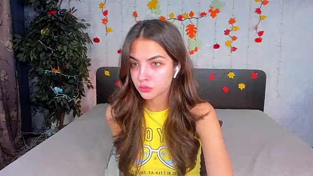 Snapshot of Milana_Crystal_ chatting on November 2025 08:13:01 AM Milana Crystal online show from November 2025 08:13:01 AM