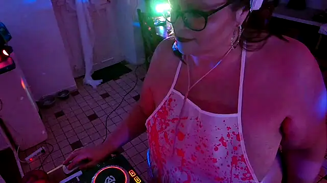 Snapshot of Lola-squirt chatting on October 2025 10:11:02 PM Lola-squirt online show from October 2025 10:11:02 PM