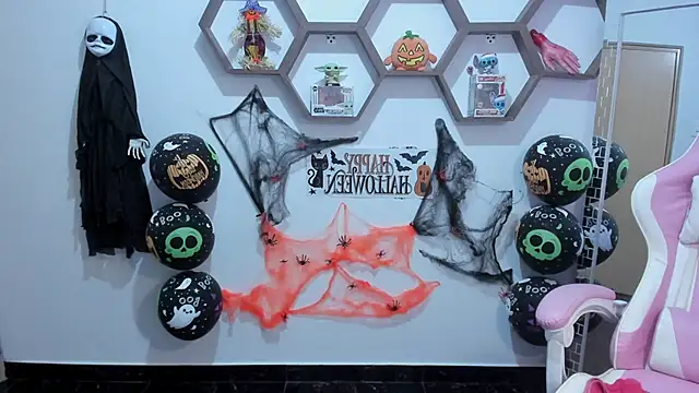 Snapshot of SharonSander chatting on October 2025 08:53:02 PM SharonSander online show from October 2025 08:53:02 PM