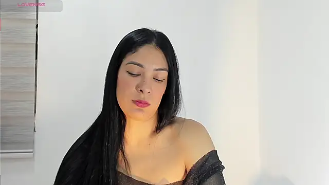 bella hadid1  online show from October 2025 07:45:01 PM