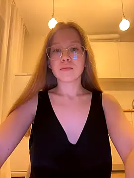 Snapshot of Eva_Weyne chatting on October 2025 06:03:01 PM Eva Weyne online show from October 2025 06:03:01 PM