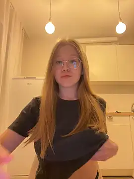 Snapshot of Eva_Weyne chatting on October 2025 08:30:02 PM Eva Weyne online show from October 2025 08:30:02 PM