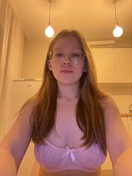 Snapshot of Eva_Weyne chatting on October 2025 08:20:01 PM Eva Weyne online show from October 2025 08:20:01 PM