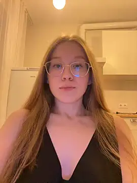 Snapshot of Eva_Weyne chatting on October 2025 08:22:02 PM Eva Weyne online show from October 2025 08:22:02 PM