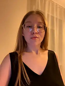 Snapshot of Eva_Weyne chatting on October 2025 06:42:01 PM Eva Weyne online show from October 2025 06:42:01 PM