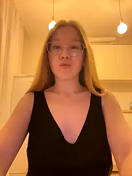 Snapshot of Eva_Weyne chatting on November 2025 08:21:02 PM Eva Weyne online show from November 2025 08:21:02 PM