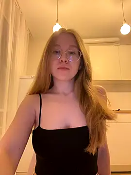 Snapshot of Eva_Weyne chatting on November 2025 07:46:02 PM Eva Weyne online show from November 2025 07:46:02 PM