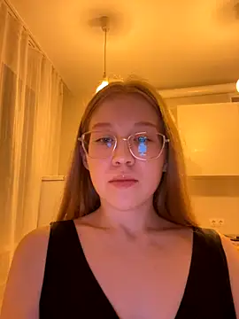 Snapshot of Eva_Weyne chatting on November 2025 08:27:02 PM Eva Weyne online show from November 2025 08:27:02 PM