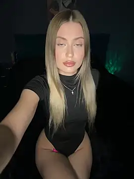 Snapshot of Sweet__Milly chatting on December 2024 02:38:02 PM Sweet Milly online show from December 2024 02:38:02 PM
