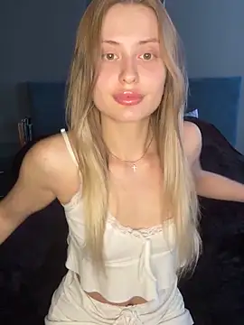 Snapshot of Sweet__Milly chatting on December 2024 10:23:02 AM Sweet Milly online show from December 2024 10:23:02 AM