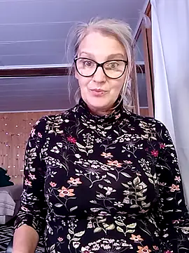 irinamaux online show from September 2025 12:32:02 PM