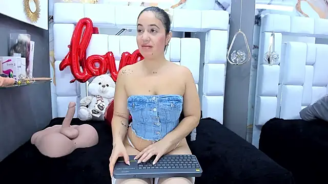 emily madrid online show from February 2025 05:41:01 AM