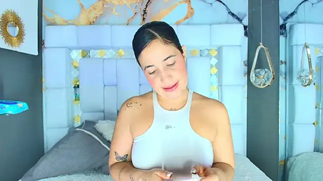 Snapshot of emily_madrid chatting on October 2025 05:35:02 AM emily madrid online show from October 2025 05:35:02 AM