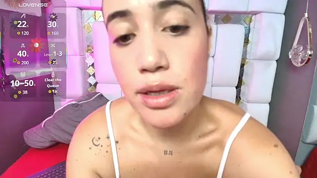 Snapshot of emily_madrid chatting on November 2025 06:14:01 AM emily madrid online show from November 2025 06:14:01 AM