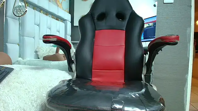 Snapshot of emily_madrid chatting on November 2025 05:40:01 AM emily madrid online show from November 2025 05:40:01 AM