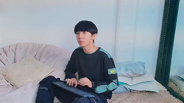 Snapshot of Levii_Ackermann chatting on March 2025 03:28:02 PM Levii Ackermann online show from March 2025 03:28:02 PM