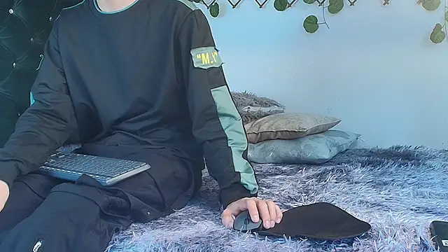 Snapshot of Levii_Ackermann chatting on March 2025 02:32:02 PM Levii Ackermann online show from March 2025 02:32:02 PM