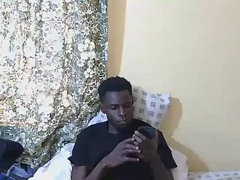 Snapshot of large_blackdick chatting on October 2025 01:09:01 PM large blackdick online show from October 2025 01:09:01 PM