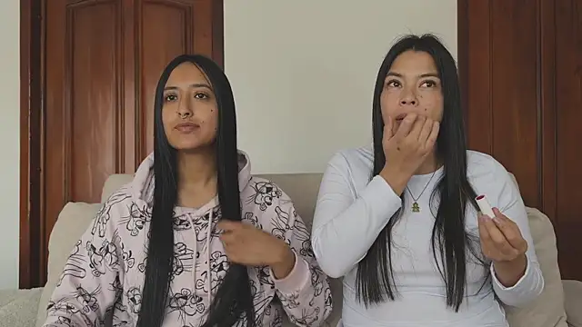 Snapshot of 2SummerLove1 chatting on October 2025 02:18:01 PM 2SummerLove1 online show from October 2025 02:18:01 PM