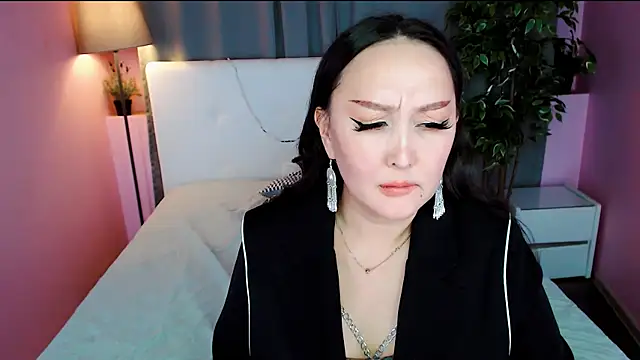 Julianna Jami online show from February 2025 03:27:01 PM