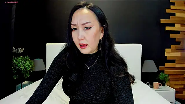 Julianna Jami online show from October 2025 02:56:02 PM