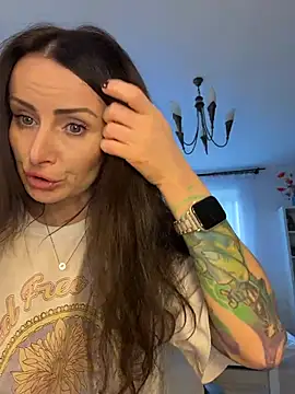 Snapshot of _AHHA_ chatting on October 2025 08:11:01 AM AHHA online show from October 2025 08:11:01 AM