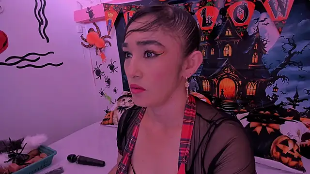 charlotte-11 online show from October 2025 03:08:01 PM