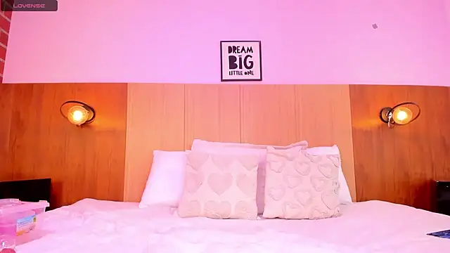 EmmaBakeer online show from January 2025 01:05:02 PM