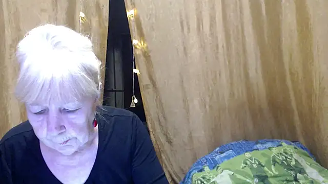 Snapshot of _Estelitta_5 chatting on January 2025 06:53:02 PM Estelitta 5 online show from January 2025 06:53:02 PM