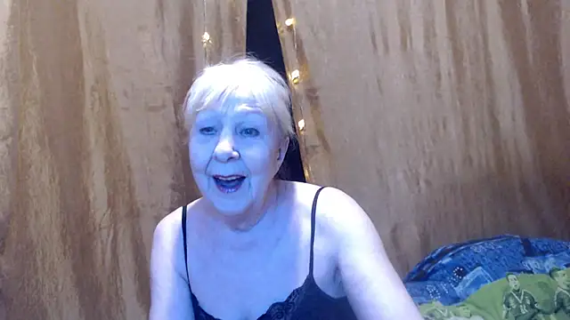 Snapshot of _Estelitta_5 chatting on January 2025 10:11:02 PM Estelitta 5 online show from January 2025 10:11:02 PM