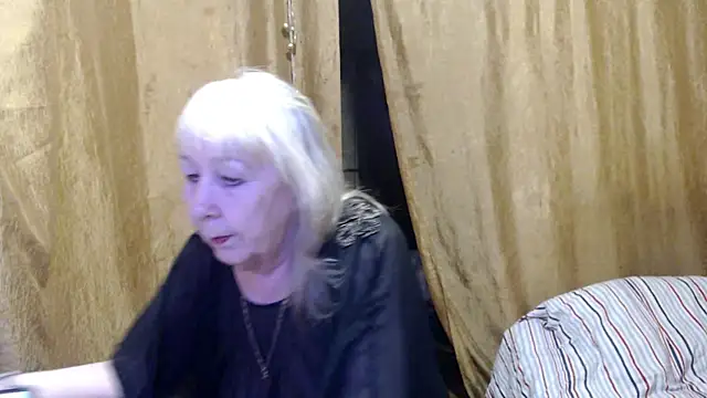 Snapshot of _Estelitta_5 chatting on February 2025 06:04:02 PM Estelitta 5 online show from February 2025 06:04:02 PM