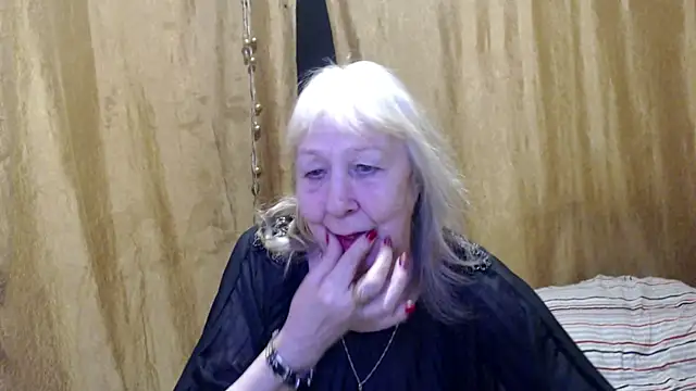 Snapshot of _Estelitta_5 chatting on February 2025 06:21:02 PM Estelitta 5 online show from February 2025 06:21:02 PM