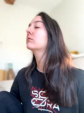 Snapshot of _Juliette chatting on November 2025 01:32:01 PM Juliette online show from November 2025 01:32:01 PM